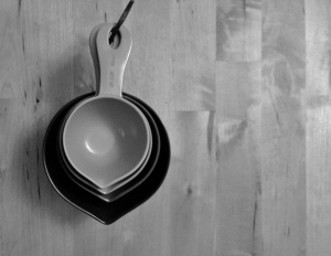 Measuring cups black and white